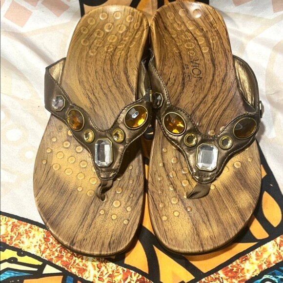 Vionic Shoes - Vionic Eve Embellished Thong Sandals - Size 8